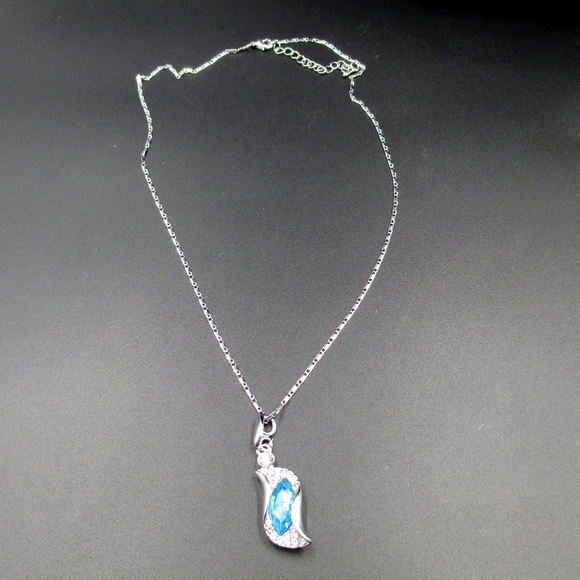 20" Silver Clear & Blue Crystal Pendant Necklace - Picture 2 of 7